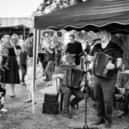 playmate Iwein: Evening of singing with accordion