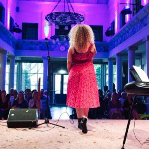 Speaker Amsterdam  (NL) The song you're playing (in your head).
