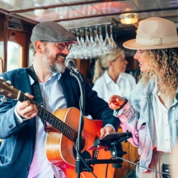 Band Beek  (Gelderland)(NL) Lara Leaves (Akoestisch duo)