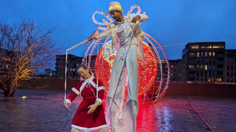 Christmas doll (stilts act Christmas)