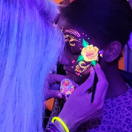 Make-up artist Alkmaar  (NL) Neon & UV Face Paint - Face Paint Theater