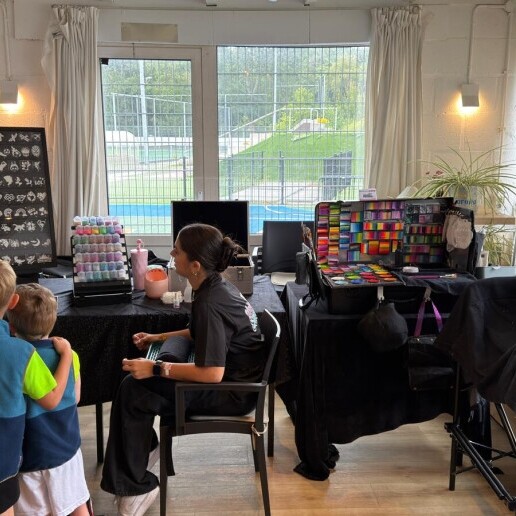 Schminker Nieuw Vennep  (NL) Schminkfeest en Glitterparty