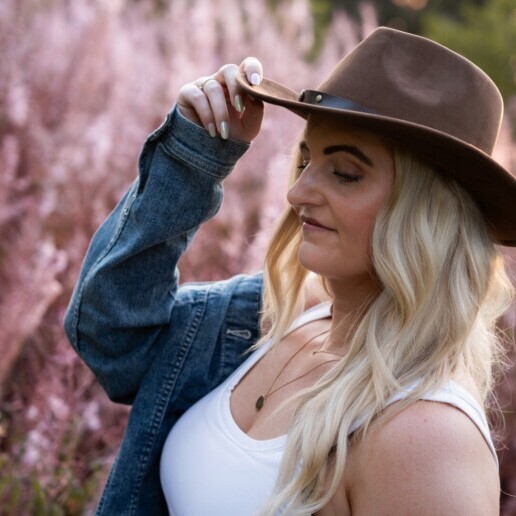 Singer (female) Zeewolde  (NL) Kayleigh Cynthia
