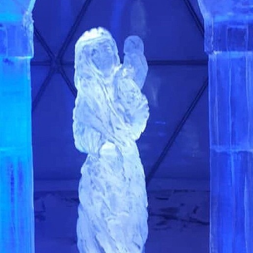 Artist Loerbeek  (NL) Icecarving Demonstratie
