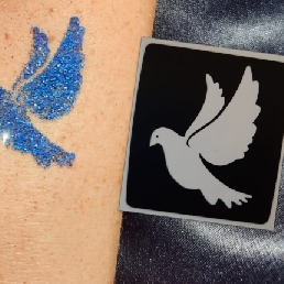 Elke dag feest: Glittertattoo