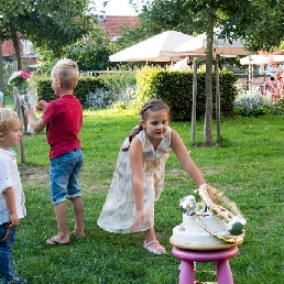 Nanny bij de bruiloft of familiefeest