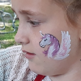 Face painting in any theme