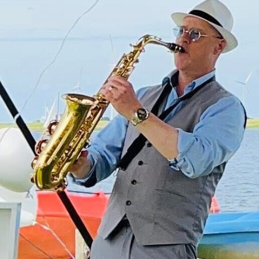 Saxophonist Koog aan de Zaan  (NL) DJ-Sax Robert