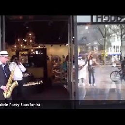 De mobiele saxofonist Robert