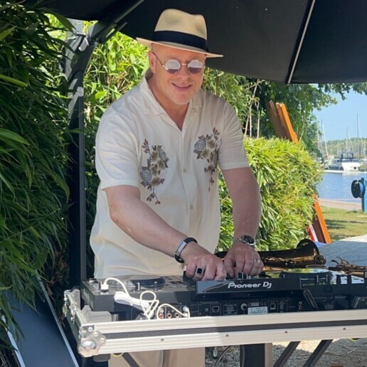 DJ Koog aan de Zaan  (NL) Dj saxofonist Robert Lamme