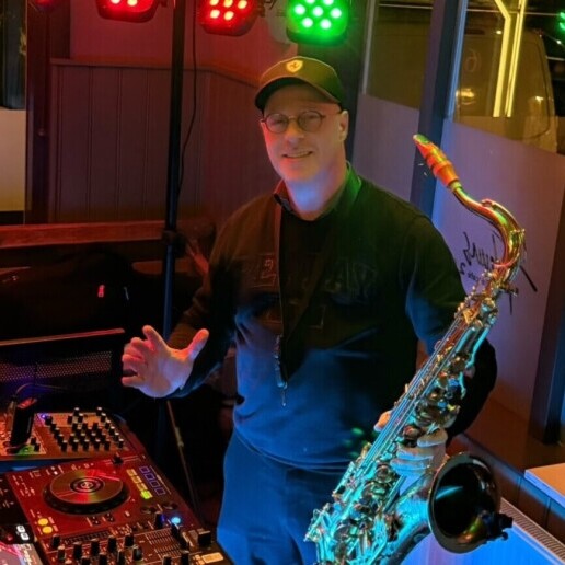 DJ Koog aan de Zaan  (NL) Dj saxofonist Robert Lamme