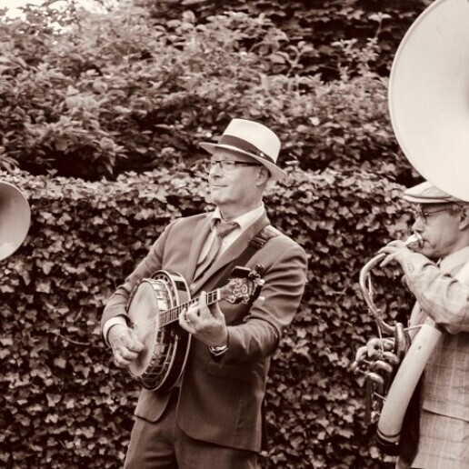 Dixieland trio Swing that music!