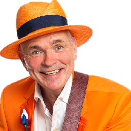 Zanger Senioren Ouderen De Oranje Man