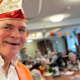 Carnaval Ouderen MuziekBINGO Oranje Man