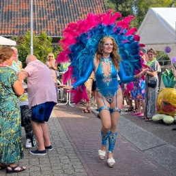 Dancing Hostess Zomer Carnaval