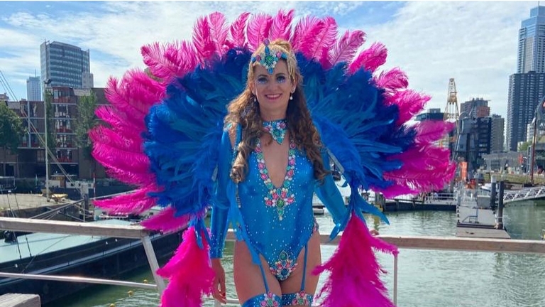 Dancing Hostess Zomer Carnaval