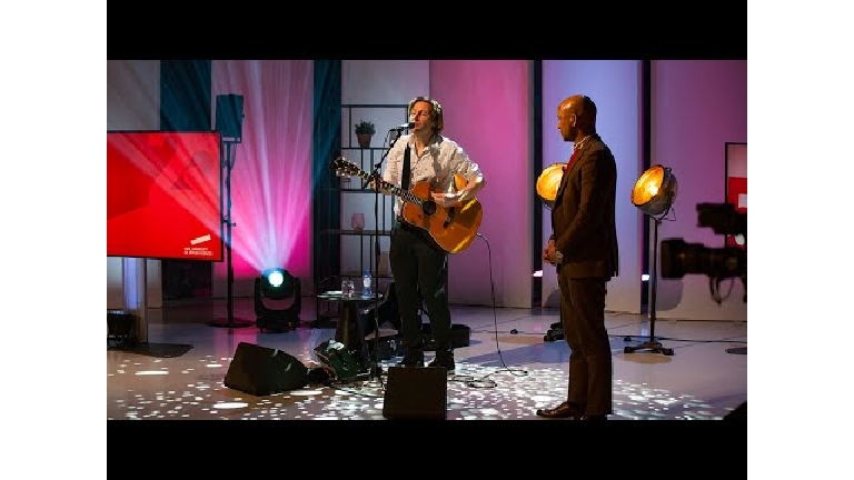 Bowe - Solo Akoestisch (gitarist zanger) Boeken? Direct op ShowBird.com!