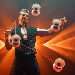 Jongleur Middelburg  (NL) Wereldklasse Diabolo Act