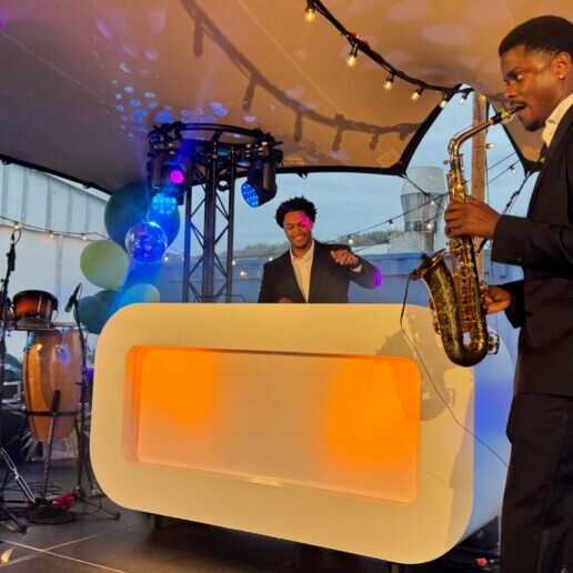 Saxofonist Almere  (NL) DJCUSSION met Saxofoon