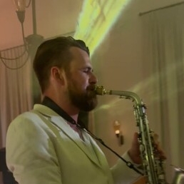 Timo on sax, saxofonist bij DJ