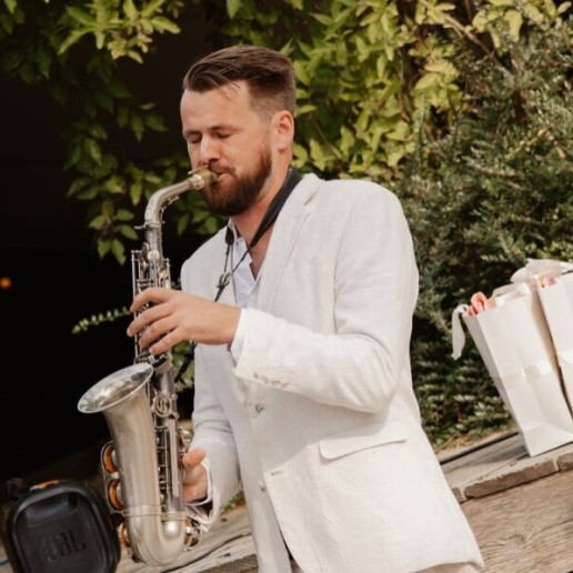 Saxophonist Veghel  (NL) Timo on sax: live sax at your get-together!