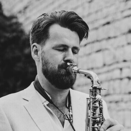 Saxophonist Veghel  (NL) Timo on sax: live sax at your get-together!