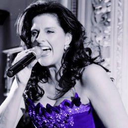 Singer (female) Someren  (NL) Anita Leenders Solo