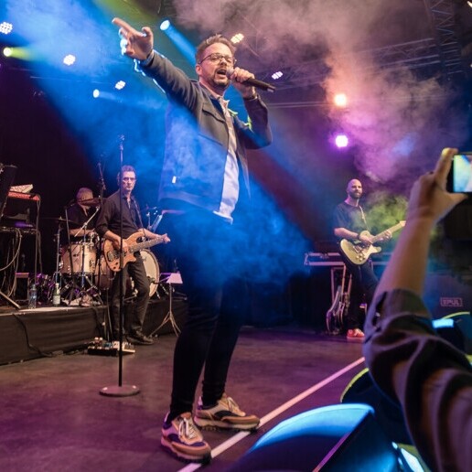 Singer (male) Tilburg  (NL) Niels van Kollenburg - your party singer