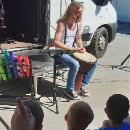 Tijl Damen Speelt Met Publiek