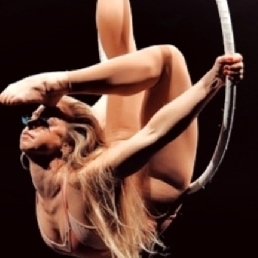 Aerial Hoop-Amarens luchtacrobatiek