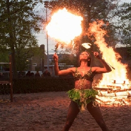 La Negra Fire show with dancers