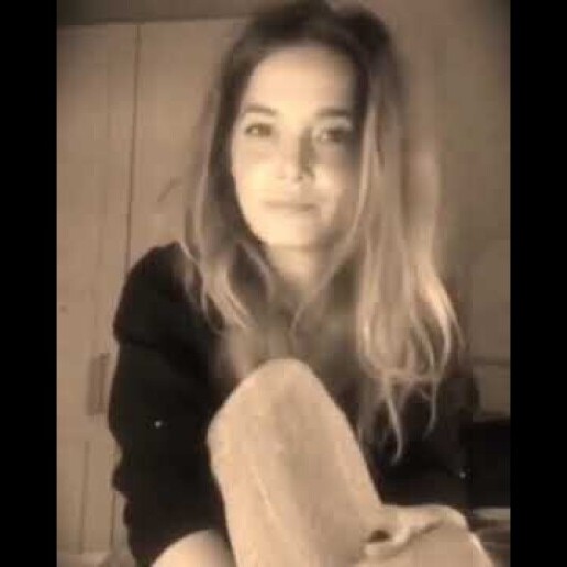 Singer (female) Amsterdam  (NL) Karlie - Tape act