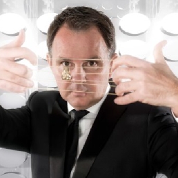 Goochelaar Haarlem  (NL) Table-Magic Peter Vogel