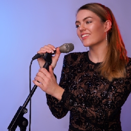 Singer (female) Amsterdam  (NL) Wedding singer Laurie