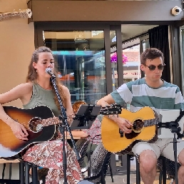 Singer (female) Berkel en Rodenrijs  (NL) Leanne Serena with guitarist