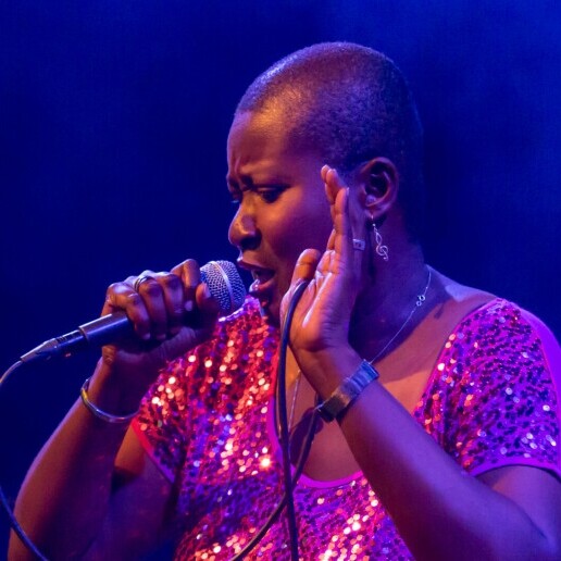 Singer (female) Goes  (NL) Soul and disco singer Patricia Foort