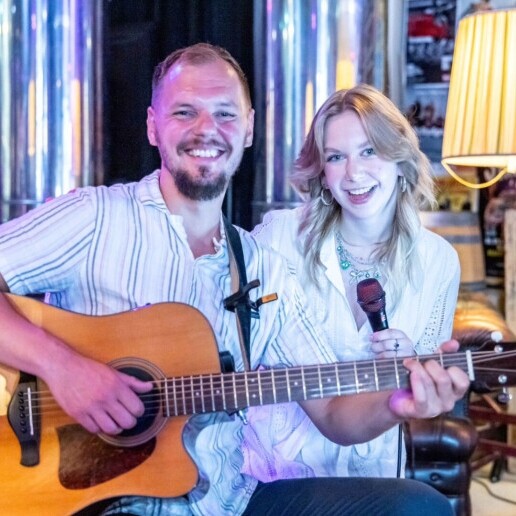 Zangeres Breda  (NL) Akoestisch duo | Nikita & Daan