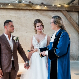 Ceremony wedding singer with guitar