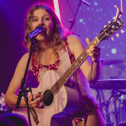 Zangeres Egmond aan Zee  (NL) Taylor Swift (Sylvia's versie) eerbetoon