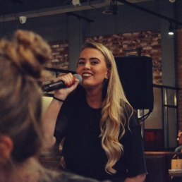 Singer (female) Nieuwegein  (NL) Demi Dean