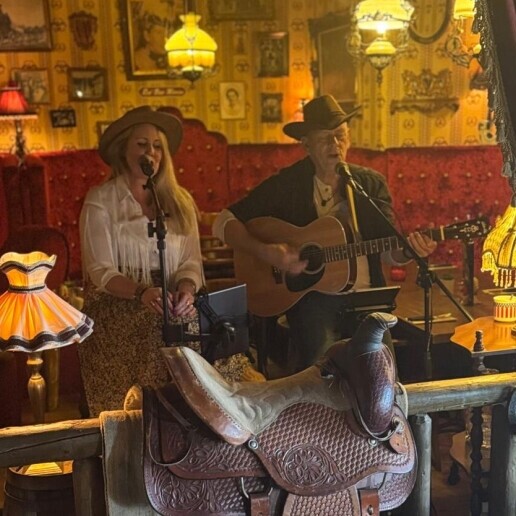 Singer (female) Olst  (NL) Country duo Texas Twosome