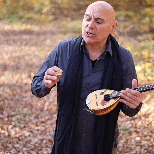 Singer (male) Oss  (NL) Greek musician Dionysios Passas