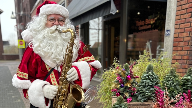 Saxy Santa