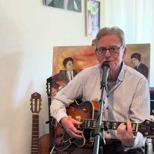 Zanger Nieuwegein  (NL) Zanger-Gitarist Jazz & Swing Evergreens!