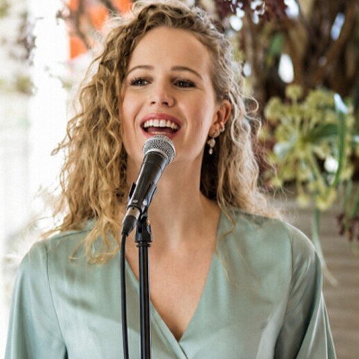Singer (female) Soest  (NL) Singer Kaily from Starrenburg