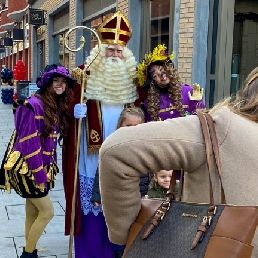 Bezoek van Sinterklaas en 2 Hippe Pieten