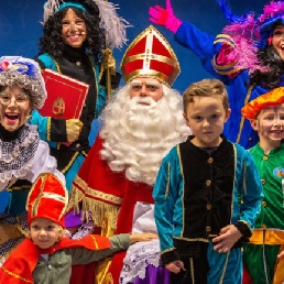 Bezoek van Sinterklaas en 2 Hippe Pieten