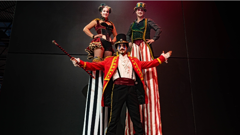 Circus Welkomst Comité - Duece