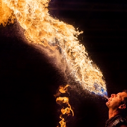 Stuntshow Sint Willebrord  (NL) Mannelijke Vuurspuwer | Satyra