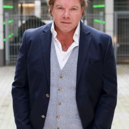 Presenter Johan van de Laar